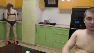 logan_emma gorgeous bitch chatting in fries