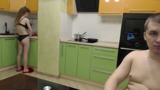 logan_emma gorgeous bitch chatting in fries