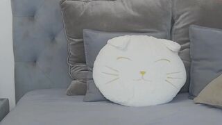 hotmilfbitch perfect swell caresses sex lips