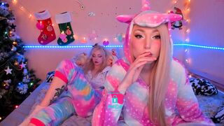 hornybunnys beautiful  cam girl  plays with sex toy