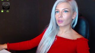 debralee spicy chick exposes sexy body