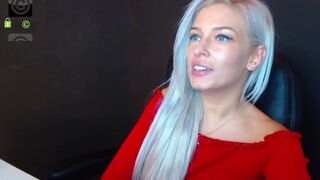 debralee spicy chick exposes sexy body