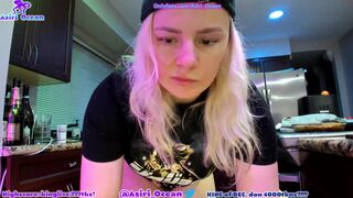 asiri_ocean girl in stockings shows juicy ass