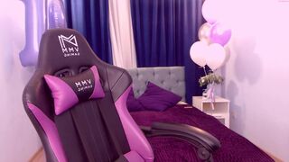 alyssafabulous mature masturbates in front of webcam