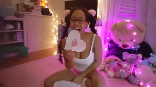 manyvids Blaire Monet rubs her pussy