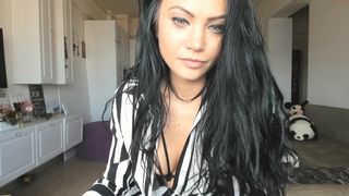 s3r3ndipity skinny in stockings pulls pussy
