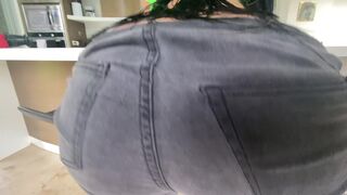 unacakez beauty fucks herself in front of the webcam