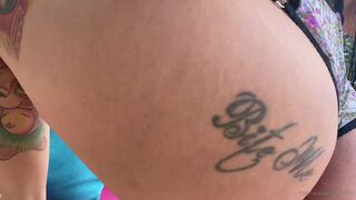 unacakez mature aunt with big tits fucks pussy