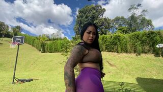 unacakez gorgeous lady seduces tight booty