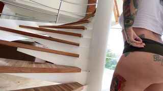 unacakez seductive babe shows boobs