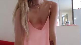 krystal_web Busty hide