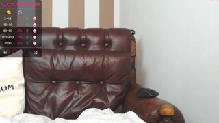 krystal_web busty  cam girl  caresses her lips.