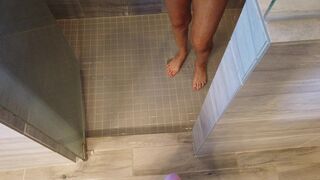 deauxma crazy woman fucks pussy with phallus