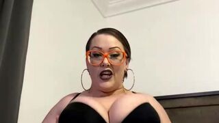 bunnydelacruz69 hot lady caresses big tits
