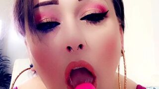 bunnydelacruz69 beautiful slut plows pussy with phallus