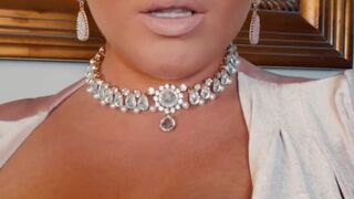 annabellerogers fucks with her monthly