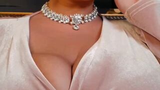 annabellerogers fucks with her monthly