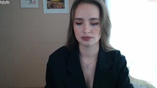 pine_apple_tites chaturbate Busty lady shows off her charms