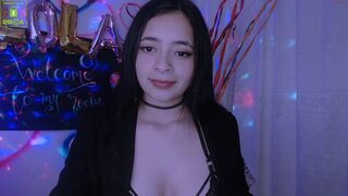 lola_kittie chaturbate  skinny on the big bed