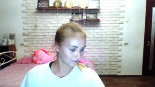 lillian_henry chaturbate Slut fucks the cap with his fingers