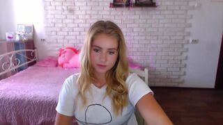 lillian_henry chaturbate Harlot posing in pantyhose