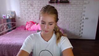 lillian_henry chaturbate  caresses shmonku