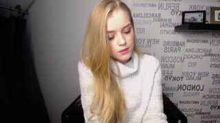 cindyloou chaturbate Beautiful maid fushes dildo in both holes