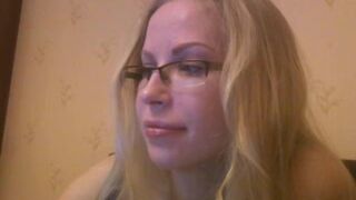 mylen myfreecams  fucks herself with black dildo