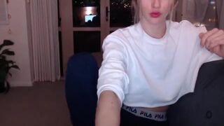 missalice_94 myfreecams  mutual petting on camera