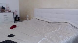 alicia_beth chaturbate Babe with a huge ass jerks off both holes