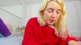 kenziedawton chaturbate  dildo fucks herself and teases the clit with a vibrator