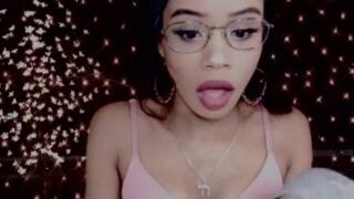 shiisundai myfreecams Beautiful ladies masturbate