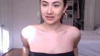 mthedoll myfreecams   in a new apartment shows a striptease