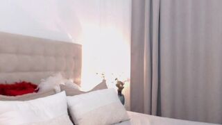 l_u_a_ myfreecams Busty blonde babe jerking off her cunt