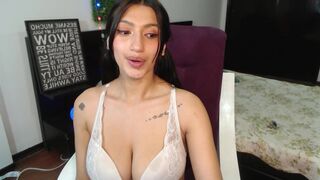 karyn_mae chaturbate Young slut fucks phallus cunt