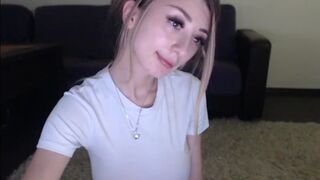 elissa25_ myfreecams Cute chick pulls up her dress