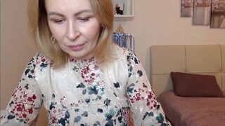 vivian_soul chaturbate Lustful bitch fucks her pussy with a phallus