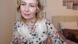 vivian_soul chaturbate Pretty woman dabbles with a toy