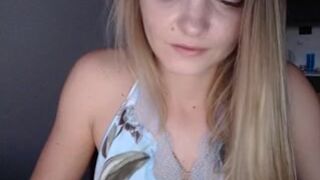 snowwhite4you myfreecams Black haired sucking a dildo