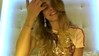 snowwhite4you myfreecams Sexy babe caresses fingers