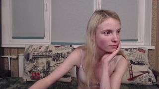 girl_summer97 chaturbate A charming woman exposes the sexy body