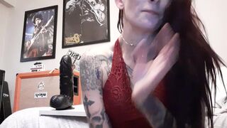 Yanasincell Crazy courtesan caresses intimate places