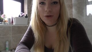 Penny Gorgeous bitches do caressing in the shower