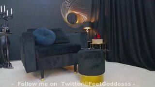 feetgoddesss beautiful girl eagerly rubs her clit