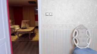 elaanna juicy mom shakes her ass