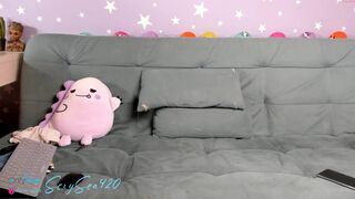 sexysea420 beautiful chick jerks off her cunt