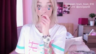 melissaallens crazy chick caresses sex lips