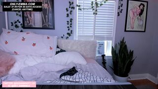 sugarbooty incendiary slut pulls his cap with his fingers