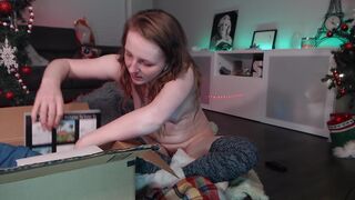 skyewatson beauty fucks herself in front of the webcam