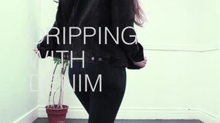 mona wales cute slut jerks her pussy on people